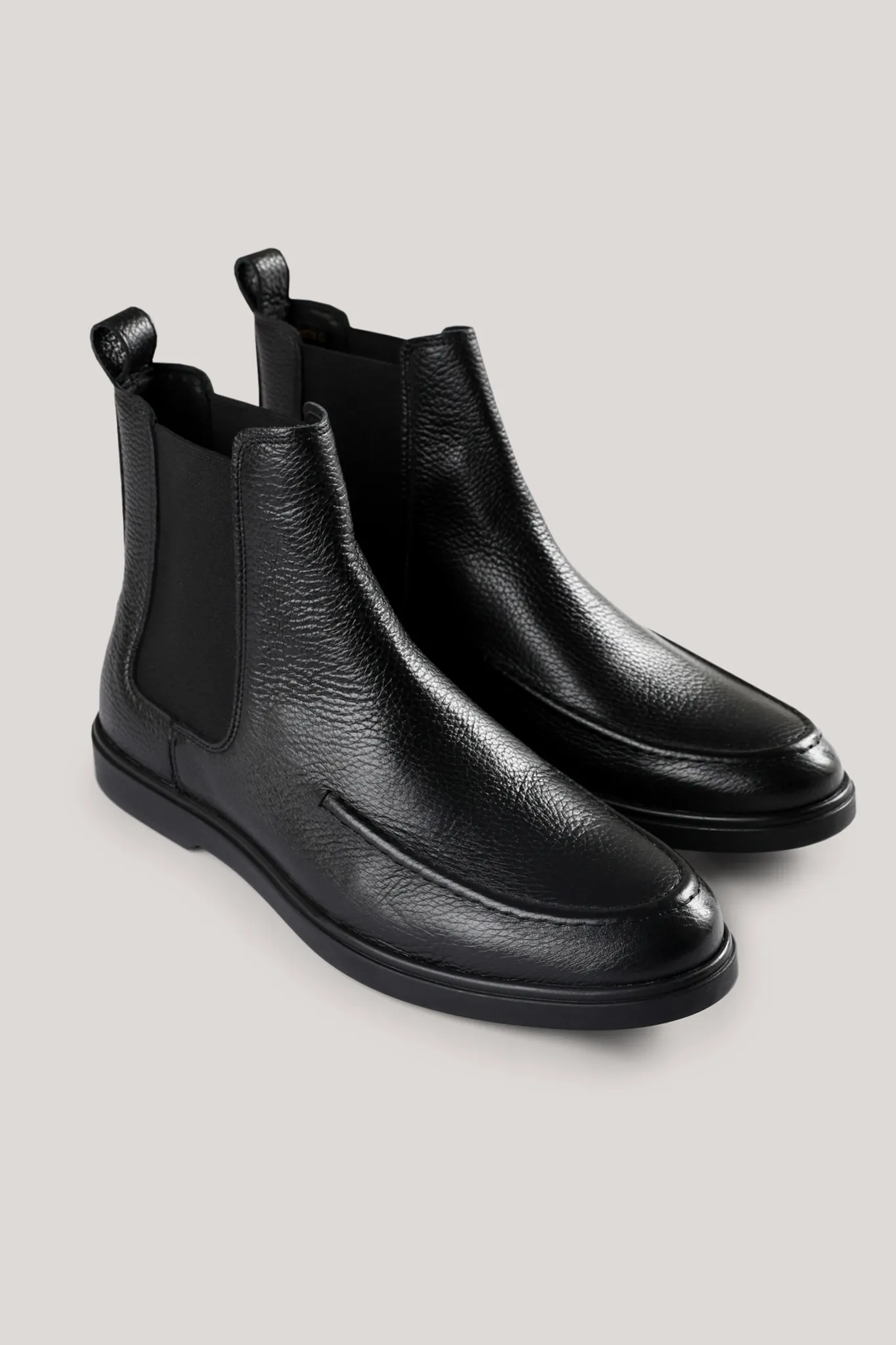 Auburn Leather Chelsea - Black