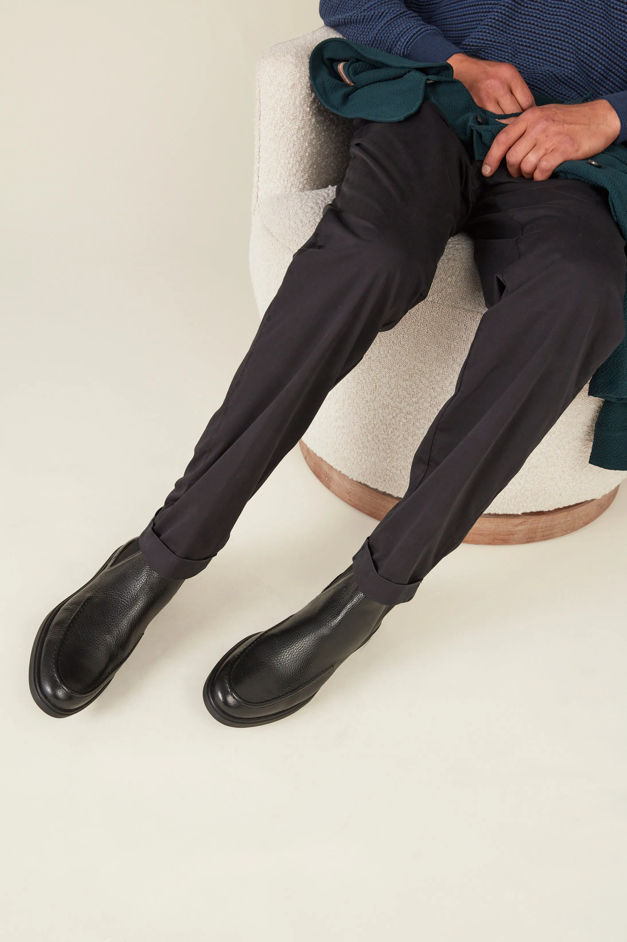 Auburn Leather Chelsea - Black