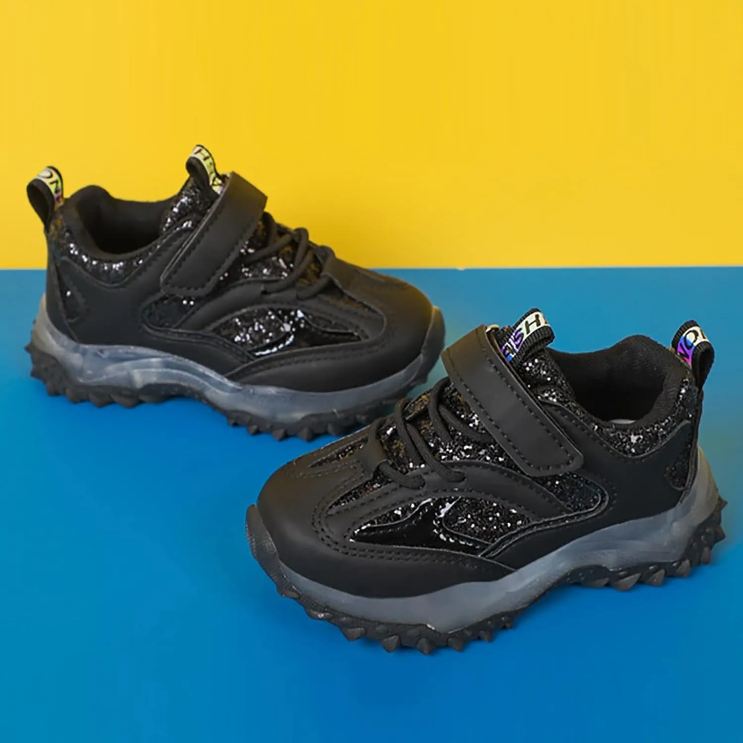 Kids Light Up Shoes for Girls Boys Flashing Sports Shoes Non Slip Soft Sole Sneakers Children Luminous Trainer