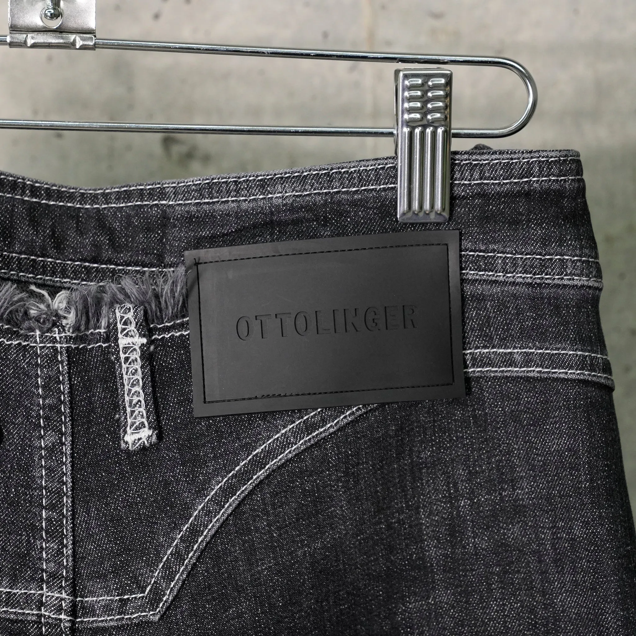 OPEN BACK JEANS / BLACK WASH