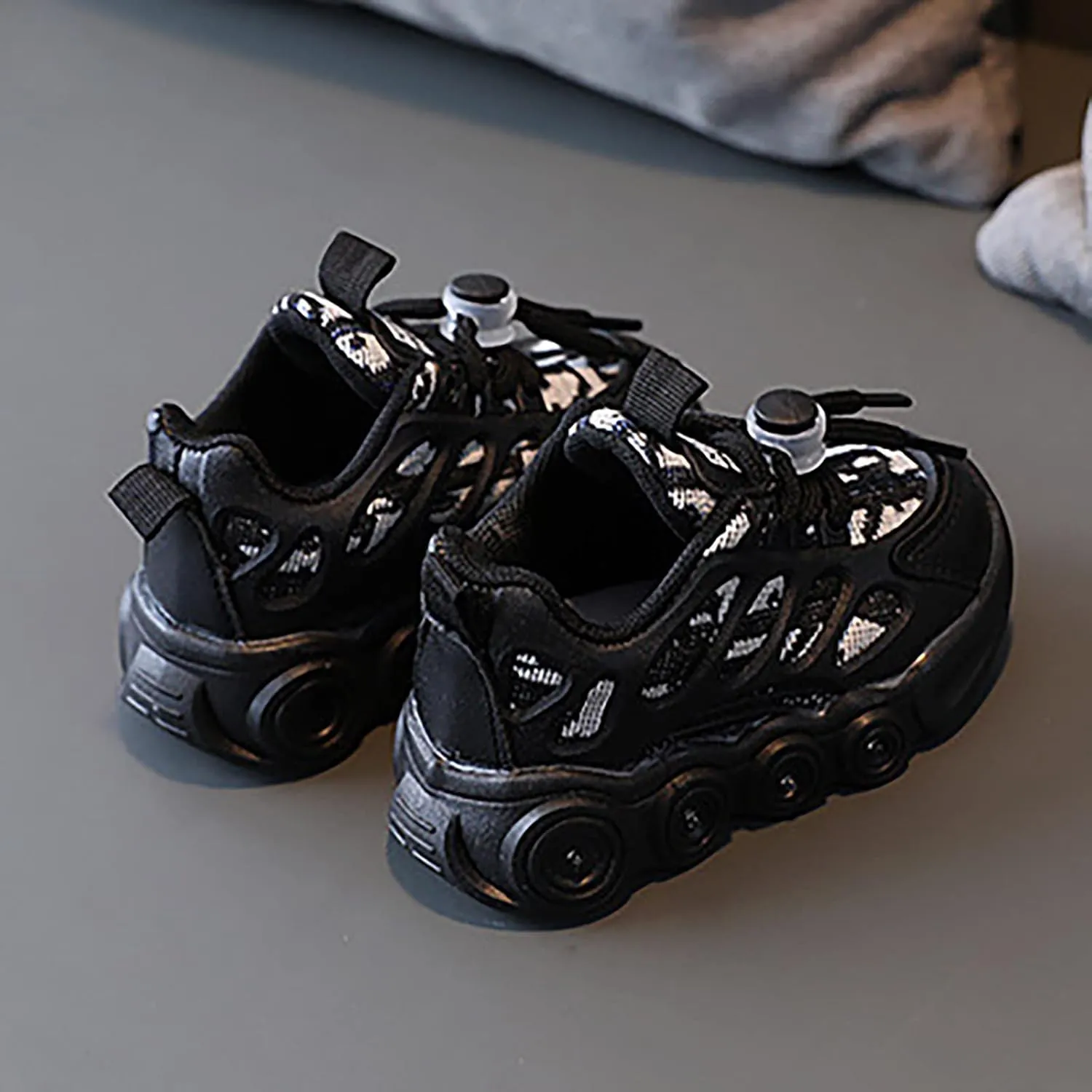 Toddler Boys Girls LED Flashing Sneakers Lightweight Mesh Breathable Soft Sole Anti Slip Comfort Athletic Shoes